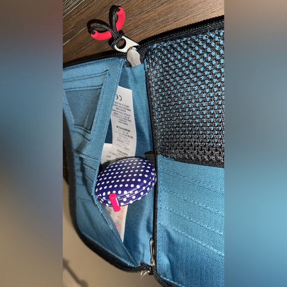 Disney Parks Mickey Mouse ''All-Time Classic'' Wrist Wallet NWT 🫶🏼❤️🫶🏼 SALE 🤗 - Picture 10 of 10